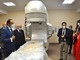 Il governatore Cirio, coi vertici di Asl, Fondazione Crc e Fondazione Nuovo Ospedale nei locali che ospitano l'acceleratore lineare della futura Radioterapia