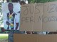Un'immagine della protesta tenuta a Saluzzo dopo la morta di Moussa Dembelé (dalla pagina Facebook "Enough is Enough - braccianti in lotta Saluzzo"