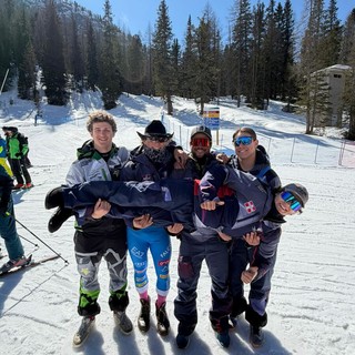 Nelle foto Francesco Sadowski ed Ettore Arturo Bussei Canone sul podio della Discesa dei Campionati Italiani Aspiranti e durante i festeggiamenti con i compagni di squadra