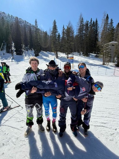 Nelle foto Francesco Sadowski ed Ettore Arturo Bussei Canone sul podio della Discesa dei Campionati Italiani Aspiranti e durante i festeggiamenti con i compagni di squadra