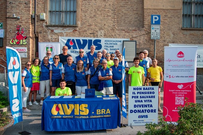 Gruppo di avisini che attualmente operano in locali del vecchio ospedale di Bra (foto di Maurizio Mangino)