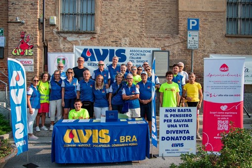 Gruppo di avisini che attualmente operano in locali del vecchio ospedale di Bra (foto di Maurizio Mangino)