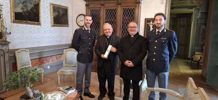 Ad Alba consegnato al vescovo l’olio di Capaci: memoria e fede nella Messa Crismale
