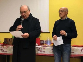 Il vescovo di Alba Marco Brunetti e il direttore della Caritas albese Don Domenico Degiorgis Il vescovo di Alba Marco Brunetti e il direttore della Caritas albese Don Domenico Degiorgis