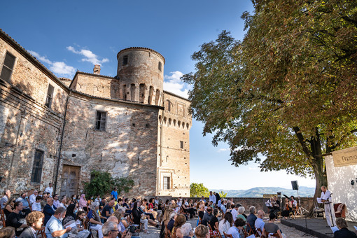 Si attende un'edizione 2022 con tanto pubblico al castello di Roddi, suggestiva cornice del Premio letterario