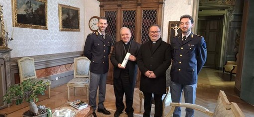 Ad Alba consegnato al vescovo l’olio di Capaci: memoria e fede nella Messa Crismale