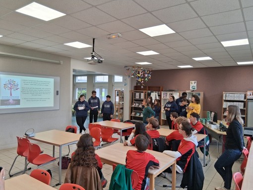 In questi giorni alunni e alunne della classe terza media del plesso di Bossolasco si trovano nel piccolo comune di Saint-James, in Normandia In questi giorni alunni e alunne della classe terza media del plesso di Bossolasco si trovano nel piccolo comune di Saint-James, in Normandia