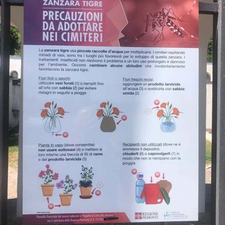 I cartelli informativi collocati nei tre cimiteri cittadini
