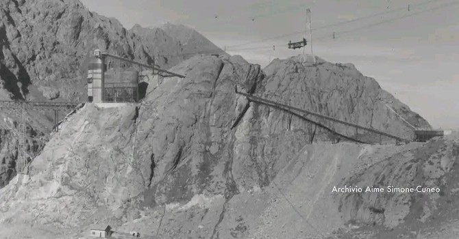 Il rifugio Genova durante il cantiere della diga del Chiotas