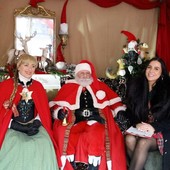 7 Minuti con Flavia Monteleone: ospiti della nuova puntata sono Babbo Natale & Mamma Natale in Casa Claus ad Alba 7 Minuti con Flavia Monteleone: ospiti della nuova puntata sono Babbo Natale & Mamma Natale in Casa Claus ad Alba