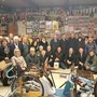 Foto di repertorio di amici e soci nella vecchia sede del Museo della bicicletta di Bra