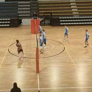 VOLLEY C-M / Vbc Mondovì, esordio amaro a Giaveno: il Valsangone vince in rimonta per 3-1