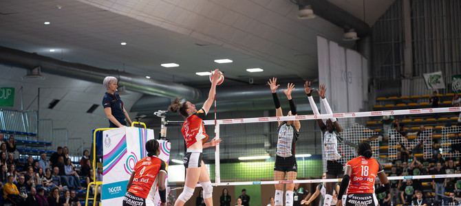 Masa Pucelj, premiata MVP del match, in azione contro le Tigri Masa Pucelj, premiata MVP del match, in azione contro le Tigri