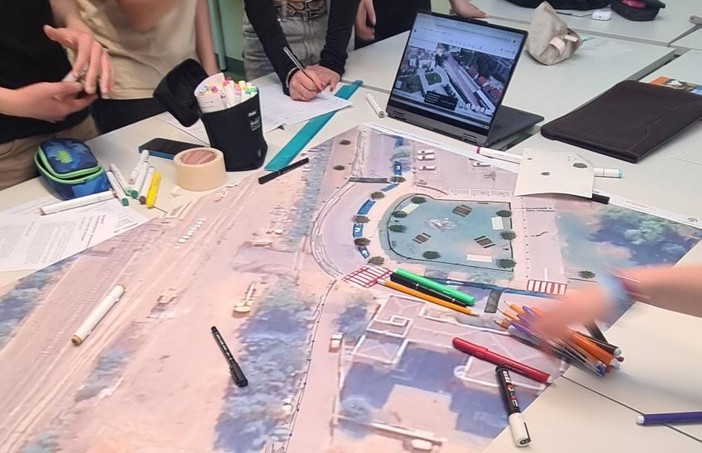 AlbAttiva, nuova viabilità davanti alle scuole: più sicurezza e qualità dello spazio pubblico per studenti e famiglie AlbAttiva, nuova viabilità davanti alle scuole: più sicurezza e qualità dello spazio pubblico per studenti e famiglie