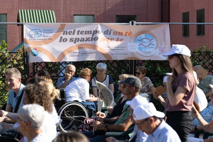 “I Circoli della Cura” di A.L.I.Ce. Cuneo tra i 150 progetti della campagna nazionale “Chi ben comincia” “I Circoli della Cura” di A.L.I.Ce. Cuneo tra i 150 progetti della campagna nazionale “Chi ben comincia”