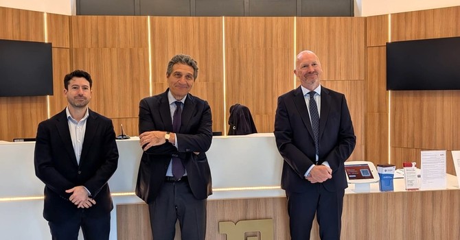 L'ambasciatore Fabio Cassese, al centro, ricevuto presso lo stabilimento Ferrero L'ambasciatore Fabio Cassese, al centro, ricevuto presso lo stabilimento Ferrero