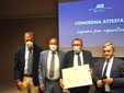 Tino Cornaglia e il direttore Riccardo Corino ritirano il riconoscimento per Banca d'Alba