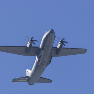 Un C27J Spartan dell'aviazione australiana nei cieli del Cuneese