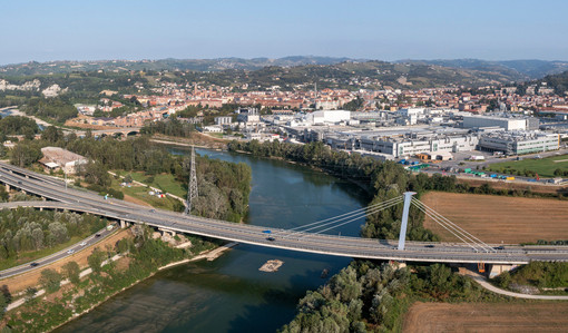 Una veduta di Alba, coi suoi ponti Una veduta di Alba, coi suoi ponti