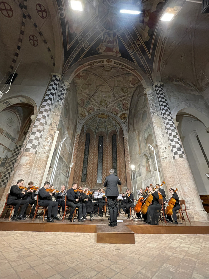 Alba, nella Chiesa di San Domenico concerto con l'Orchestra Filarmonica della città