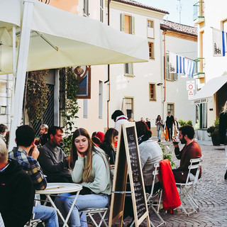 Crescono le attività commerciali nella capitale delle Langhe (foto Barbara Guazzone)
