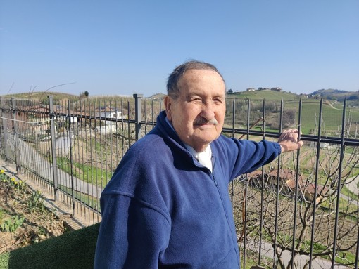 Aldo Batti, il cantore del Roero: “Assomiglio alla mia terra: siamo gente che lavora tanto, ma sa anche far festa”