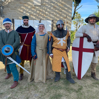 A Serralunga un giorno nel Medioevo: il castello si anima tra armigeri, speziali e giochi storici A Serralunga un giorno nel Medioevo: il castello si anima tra armigeri, speziali e giochi storici