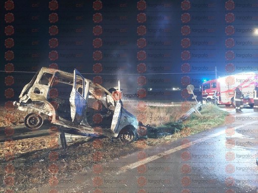 L'auto bruciata coinvolta nell'incendio di Barge