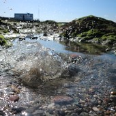 "L’acqua dei nostri fiumi non è un bancomat per bottiglie di plastica e scuse da Medioevo irriguo", la riflessione di Fabrizio Biolè "L’acqua dei nostri fiumi non è un bancomat per bottiglie di plastica e scuse da Medioevo irriguo", la riflessione di Fabrizio Biolè