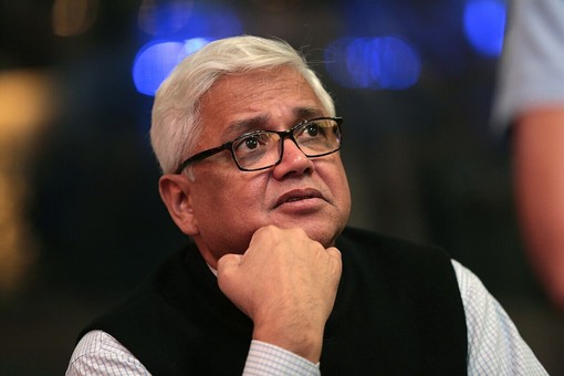 Amitav Ghosh (1956), scrittore, giornalista e antropologo indiano (foto Wikiquote)