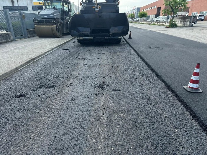 Alba avvia le asfaltature 2026: primo lotto di interventi su viale Industria, via Rorine e via Nazario Sauro