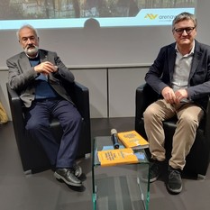 “Il treno non passa una volta sola” ad Alba: presentato il libro di Giuseppe Arena [VIDEO]