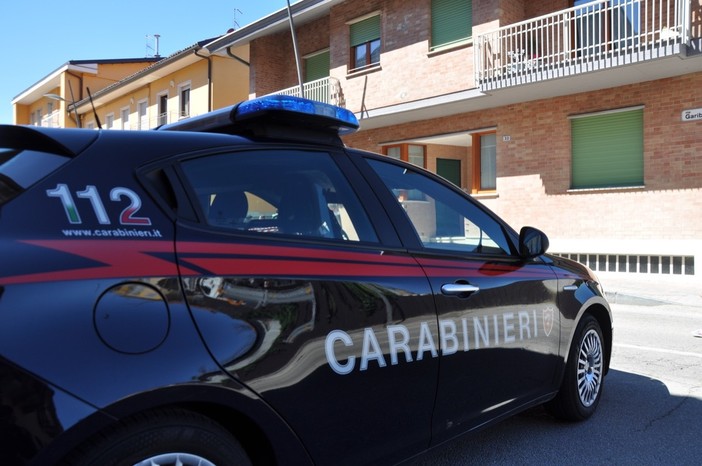 Dosi di cocaina pronte per lo smercio: pusher agli arresti in viale Masera ad Alba e a Vezza d’Alba Dosi di cocaina pronte per lo smercio: pusher agli arresti in viale Masera ad Alba e a Vezza d’Alba