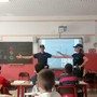 Nella foto, uno scatto della Polizia municipale durante un incontro nelle scuole con gli alunni più piccoli.