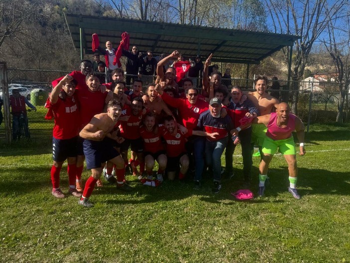 Accademia Calcio Alba, festa promozione: 4-2 al Roerolanze e salto in Seconda Categoria