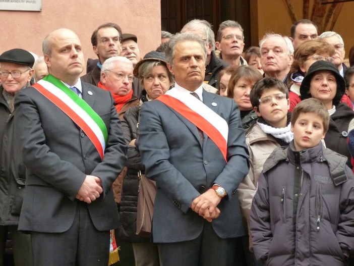 Un'immagine del marzo 2011: Sebastiano Cavalli con la fascia di presidente del Consiglio comunale