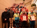 La cerimonia di ringraziamento ad Alba con i volontari della Protezione Civile durante le celebrazioni per ricordare l'alluvione del 1994