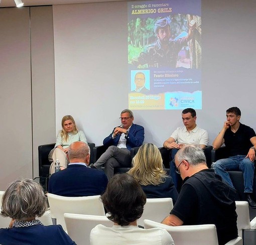 Un momento della serata con il giornalista e inviato di guerra Fausto Biloslavo