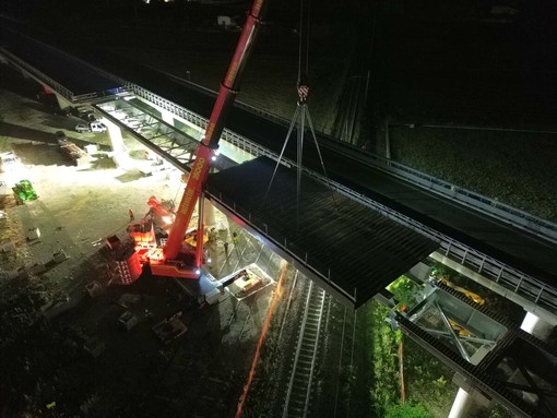 Lavori notturni al viadotto Centallo della tangenziale di Fossano Lavori notturni al viadotto Centallo della tangenziale di Fossano