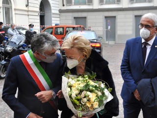 Presenza costante all'inaugurazione della Fiera Internazionale del Tartufo Bianco d'Alba, qui accolta dal sindaco Carlo Bo
