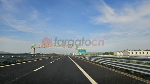 Rientro dalle vacanze sulla A33: più che un’autostrada, un percorso a ostacoli Rientro dalle vacanze sulla A33: più che un’autostrada, un percorso a ostacoli