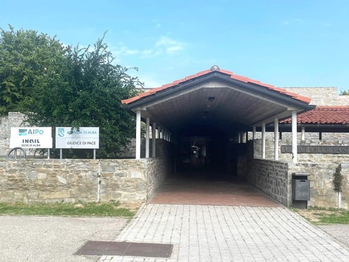 L'ex tribunale di Alba: vi ha ancora sede il Giudice di Pace L'ex tribunale di Alba: vi ha ancora sede il Giudice di Pace