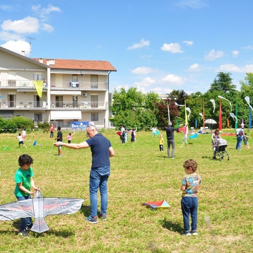 Alba, al parco San Cassiano torna la storica "Festa degli Aquiloni" Alba, al parco San Cassiano torna la storica "Festa degli Aquiloni"
