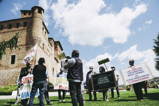 La protesta di Osservatorio e Comitato al vertice di Grinzane del giugno scorso