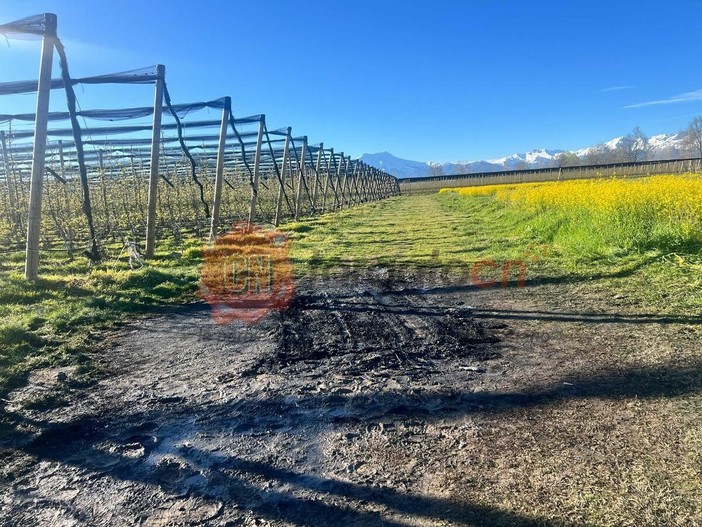 Il cadavere di una donna nell'auto a fuoco, i familiari della presunta vittima: "Chiediamo riservatezza"