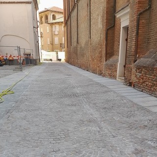 Alba, riapre il primo tratto di via Accademia: avanti con la riqualificazione del centro storico