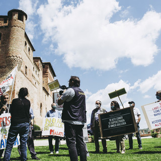 La protesta di Osservatorio e Comitato al vertice di Grinzane del giugno scorso