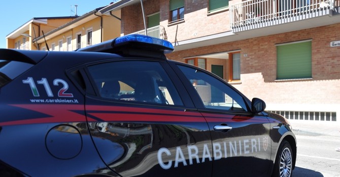 Dosi di cocaina pronte per lo smercio: pusher agli arresti in viale Masera ad Alba e a Vezza d’Alba Dosi di cocaina pronte per lo smercio: pusher agli arresti in viale Masera ad Alba e a Vezza d’Alba
