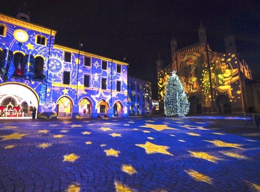 Piazza Risorgimento illuminata per il Natale dello scorso anno