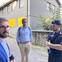 Il sindaco Gatto, qui col suo assessore Davide Tibaldi e il comandante della Compagnia Carabinieri, capitano Giuseppe Santoro, dopo lo sgombero della palazzina prospiciente alla stazione ferroviaria Il sindaco Gatto, qui col suo assessore Davide Tibaldi e il comandante della Compagnia Carabinieri, capitano Giuseppe Santoro, dopo lo sgombero della palazzina prospiciente alla stazione ferroviaria